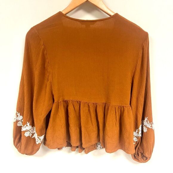 - American Eagle boho embroidered top.  Size XS - Picture 4 of 7